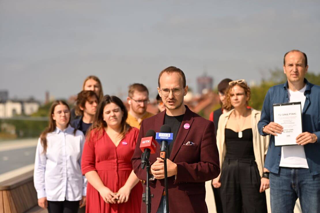Adam Jura-Czarnecki podczas konferencji Razem Poznań na Mostach Berdychowskich